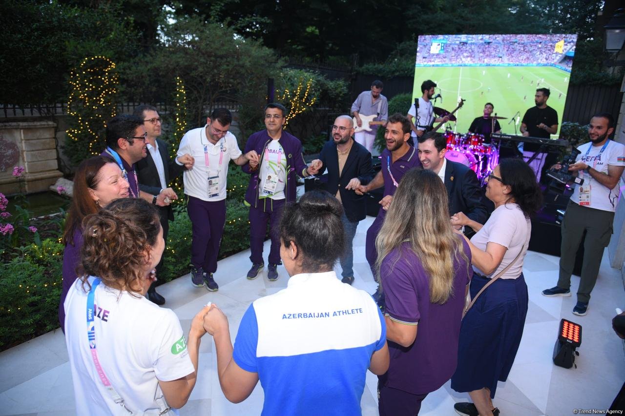 Azerbaijan Olympic House in Paris hosts meeting with athletes (PHOTO)