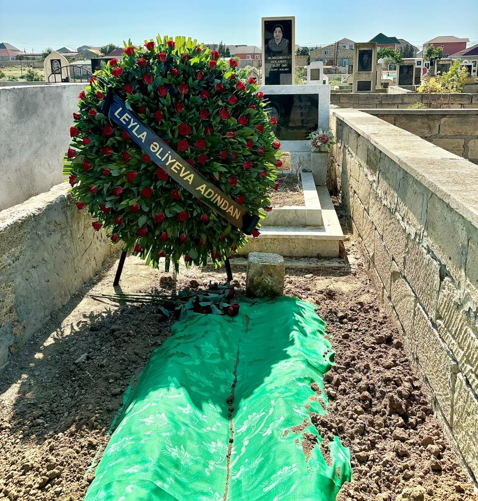 Heydar Aliyev Foundation's Vice-President Leyla Aliyeva sends wreath to funeral of Khojaly genocide witness (PHOTO)
