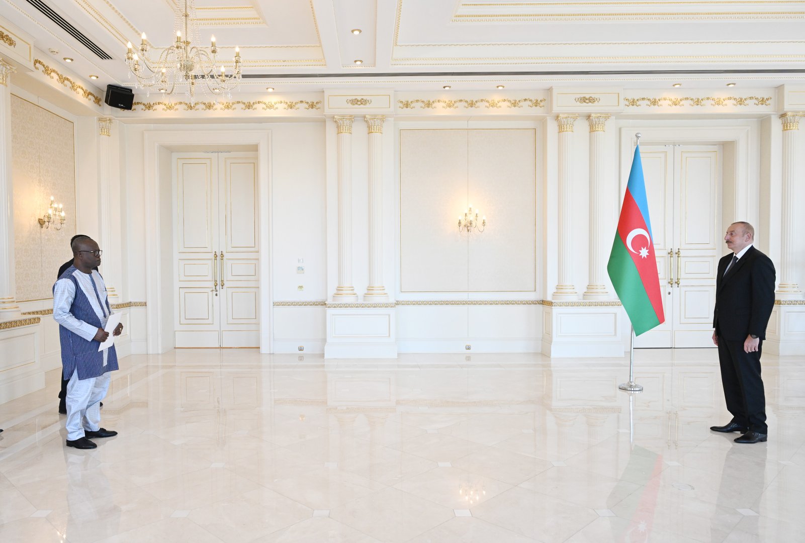 President Ilham Aliyev accepts credentials of incoming ambassador of Burkina Faso to Azerbaijan (PHOTO)
