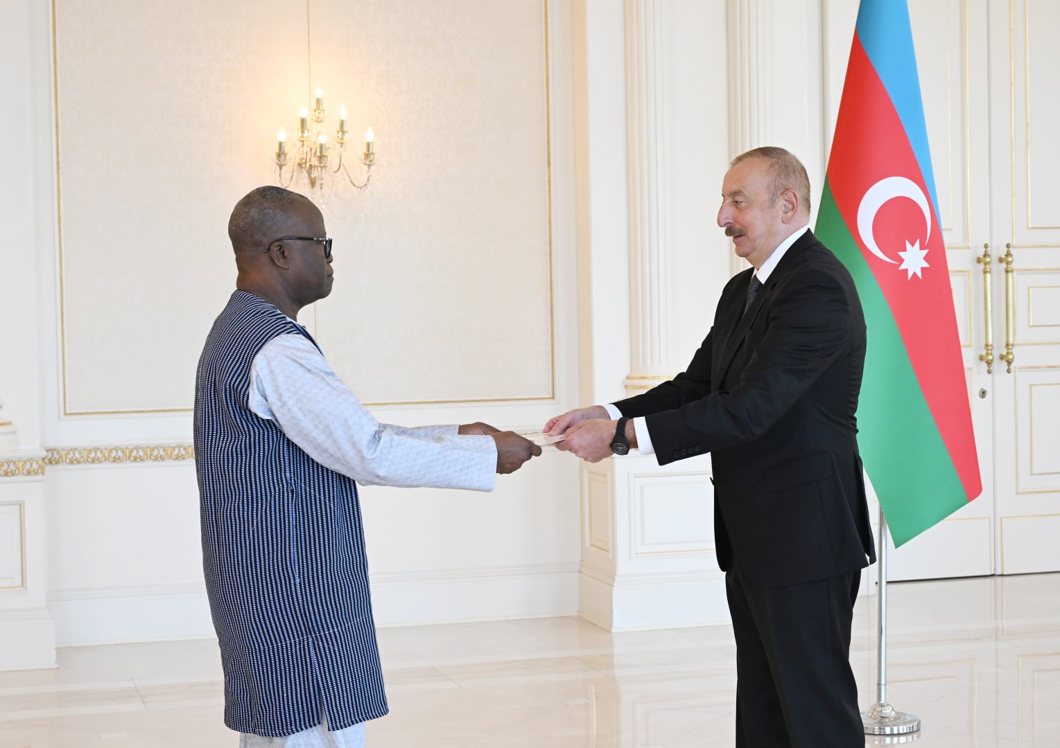 President Ilham Aliyev accepts credentials of incoming ambassador of Burkina Faso to Azerbaijan (PHOTO)