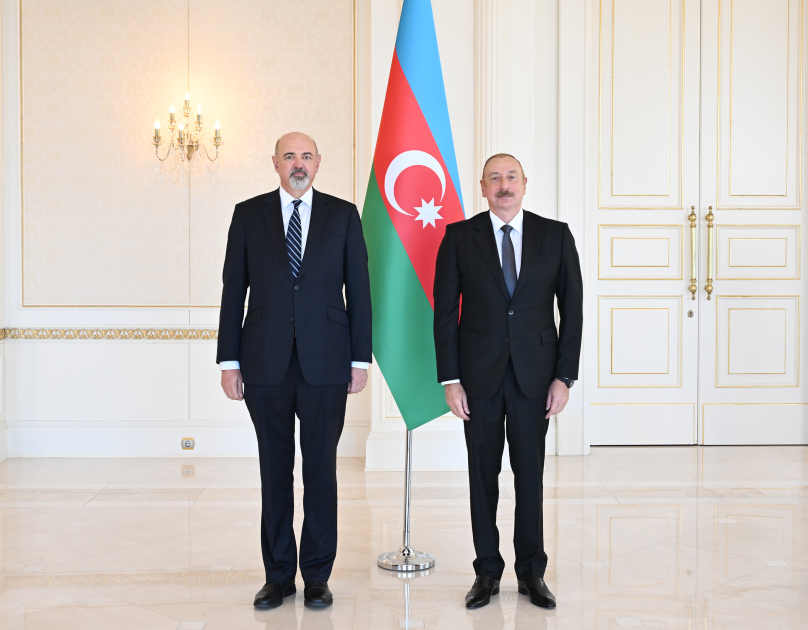 President Ilham Aliyev receives credentials of incoming ambassador of Australia to Azerbaijan (PHOTO)