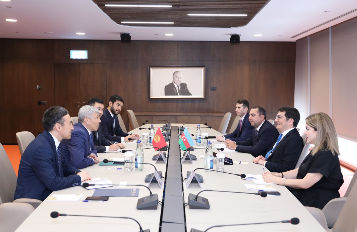 Azerbaijan, Kyrgyzstan negotiate cargo transportation from China