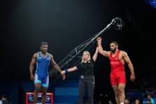 Azerbaijani wrestler Magomedov advances to 1/4 finals at Paris Olympics (PHOTO)