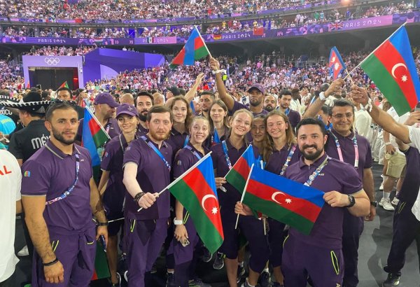 Azerbaijan participates in Olympics closing ceremony parade (PHOTO)