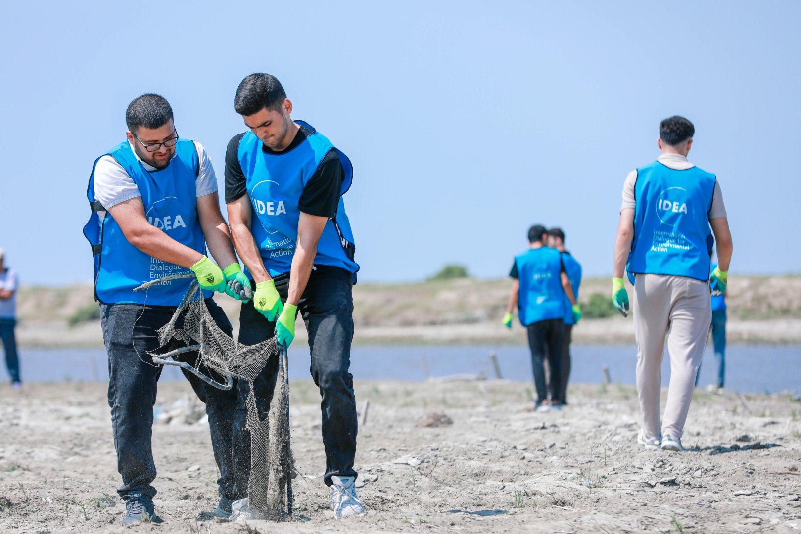 IDEA organizes another Kura riverbank cleanup in Azerbaijan (PHOTO)