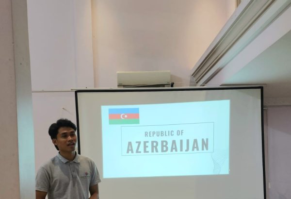 Fifth Cambodian diaspora youth summer camp participant presents on Azerbaijan (PHOTO)