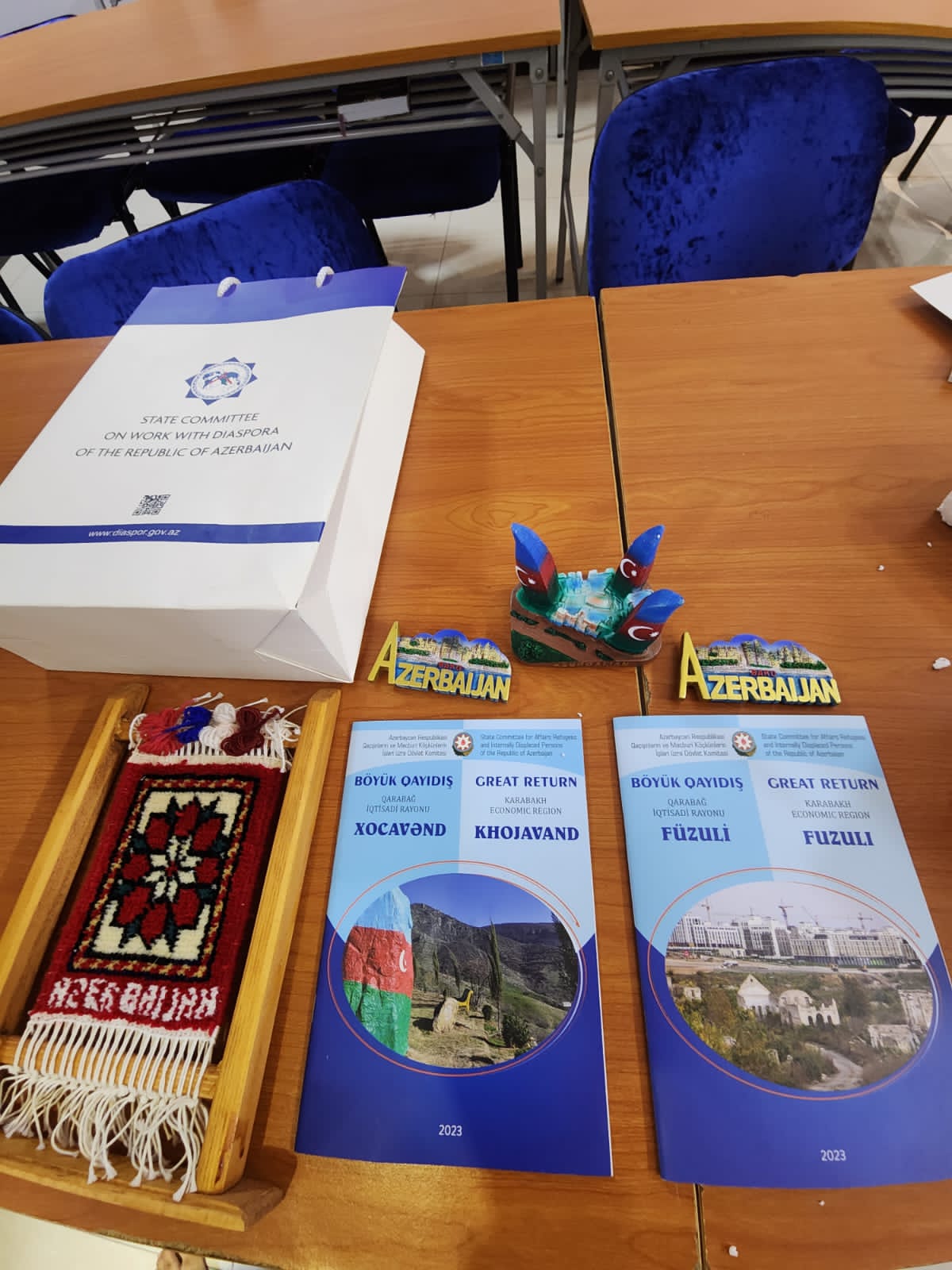 Fifth Cambodian diaspora youth summer camp participant presents on Azerbaijan (PHOTO)