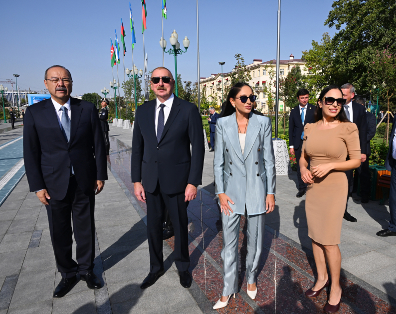 President Ilham Aliyev, First Lady Mehriban Aliyeva, their daughter Leyla Aliyeva lay flowers at bas-relief of National Leader Heydar Aliyev in Tashkent (PHOTO/VIDEO)