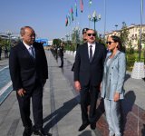 President Ilham Aliyev, First Lady Mehriban Aliyeva, their daughter Leyla Aliyeva lay flowers at bas-relief of National Leader Heydar Aliyev in Tashkent (PHOTO/VIDEO)