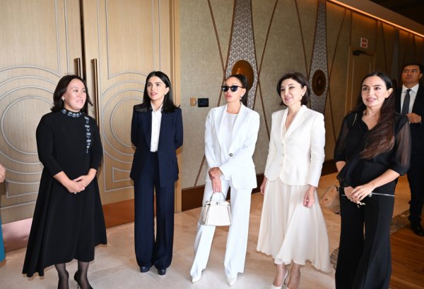 First Lady Mehriban Aliyeva, First Lady Ziroatkhon Mirziyoyeva visit exhibition in Tashkent and view collection of Uzbek national costumes (PHOTO/VIDEO)