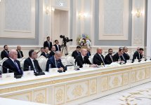 President Ilham Aliyev, President Shavkat Mirziyoyev hold meeting with representatives from business communities (PHOTO)