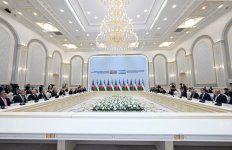 President Ilham Aliyev, President Shavkat Mirziyoyev hold meeting with representatives from business communities (PHOTO)