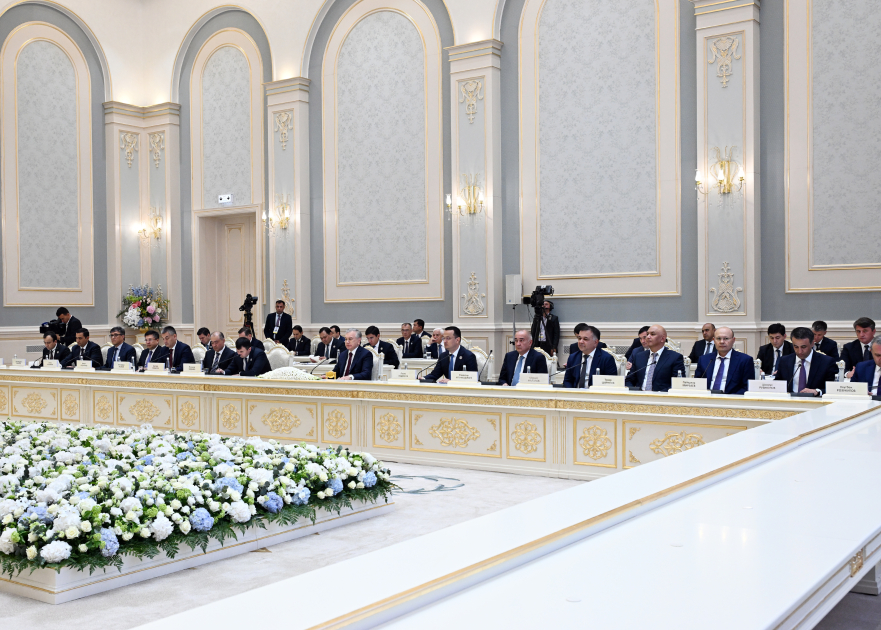 President Ilham Aliyev, President Shavkat Mirziyoyev hold meeting with representatives from business communities (PHOTO)