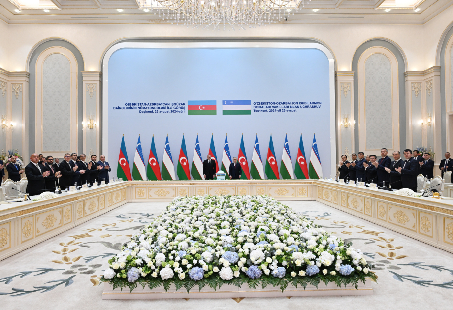 President Ilham Aliyev, President Shavkat Mirziyoyev hold meeting with representatives from business communities (PHOTO)