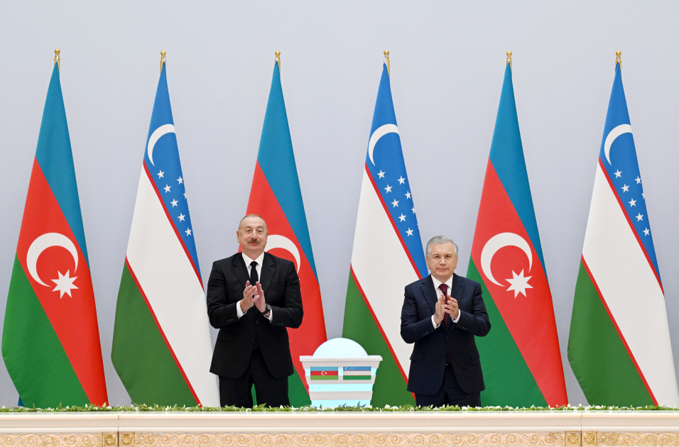 President Ilham Aliyev, President Shavkat Mirziyoyev hold meeting with representatives from business communities (PHOTO)