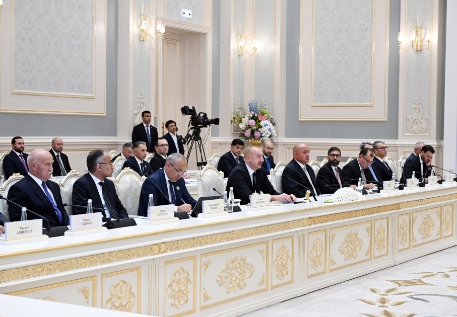 President Ilham Aliyev, President Shavkat Mirziyoyev hold meeting with representatives from business communities (PHOTO)