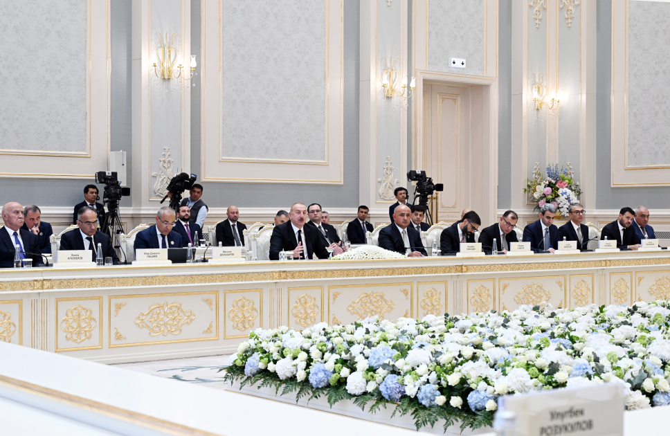 President Ilham Aliyev, President Shavkat Mirziyoyev hold meeting with representatives from business communities (PHOTO)