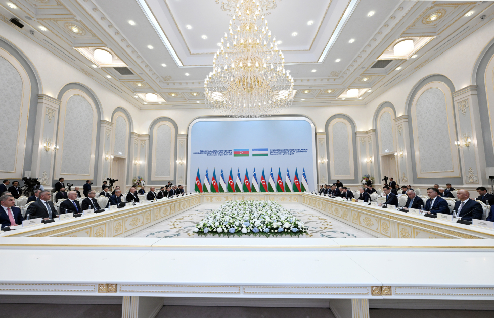 President Ilham Aliyev, President Shavkat Mirziyoyev hold meeting with representatives from business communities (PHOTO)
