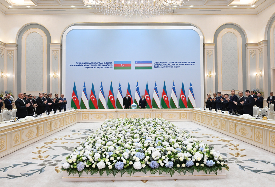 President Ilham Aliyev, President Shavkat Mirziyoyev hold meeting with representatives from business communities (PHOTO)