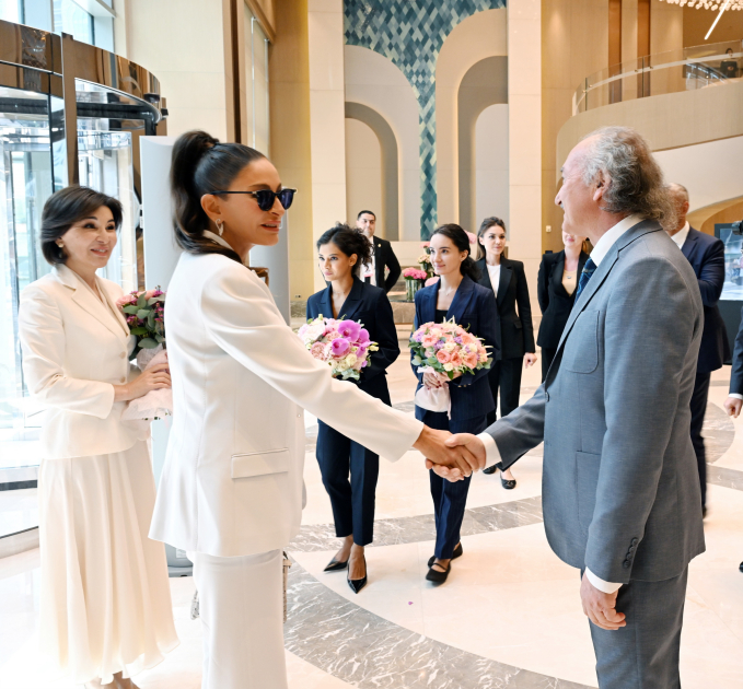First Lady Mehriban Aliyeva, First Lady Ziroatkhon Mirziyoyeva visit exhibition in Tashkent and view collection of Uzbek national costumes (PHOTO/VIDEO)