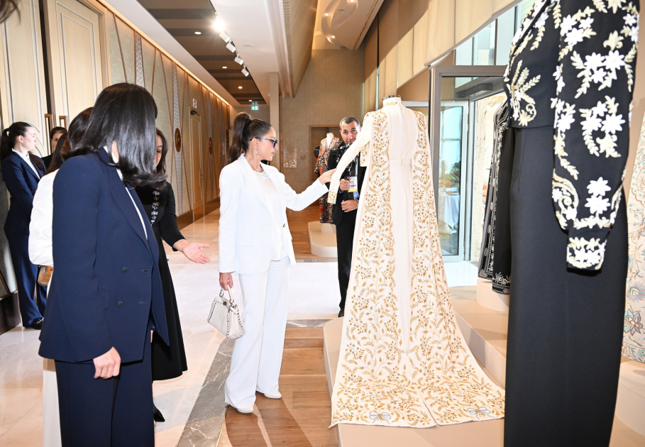 First Lady Mehriban Aliyeva, First Lady Ziroatkhon Mirziyoyeva visit exhibition in Tashkent and view collection of Uzbek national costumes (PHOTO/VIDEO)