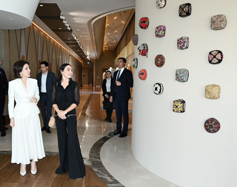 First Lady Mehriban Aliyeva, First Lady Ziroatkhon Mirziyoyeva visit exhibition in Tashkent and view collection of Uzbek national costumes (PHOTO/VIDEO)
