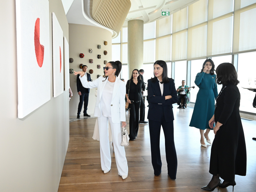 First Lady Mehriban Aliyeva, First Lady Ziroatkhon Mirziyoyeva visit exhibition in Tashkent and view collection of Uzbek national costumes (PHOTO/VIDEO)