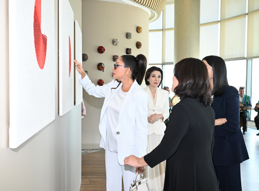 First Lady Mehriban Aliyeva, First Lady Ziroatkhon Mirziyoyeva visit exhibition in Tashkent and view collection of Uzbek national costumes (PHOTO/VIDEO)