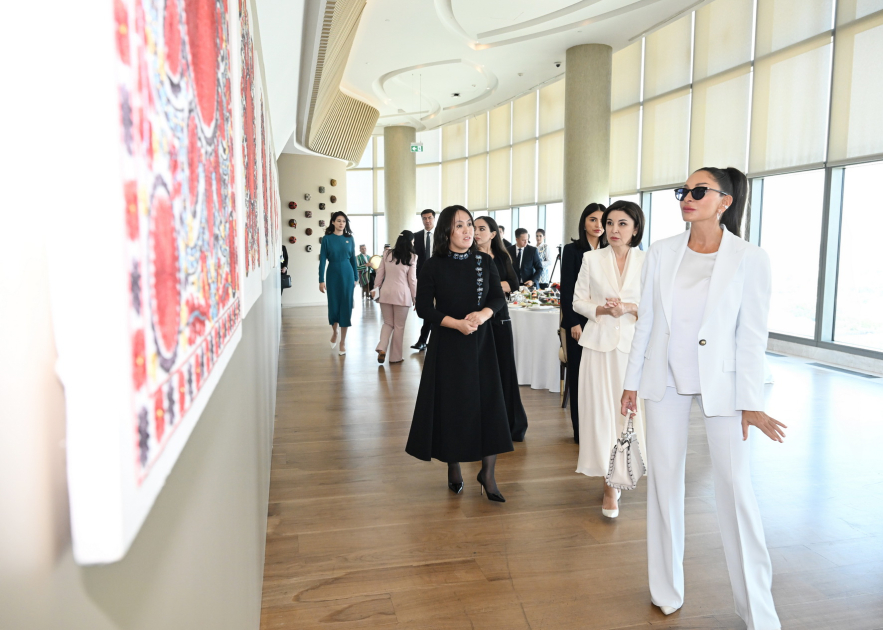 First Lady Mehriban Aliyeva, First Lady Ziroatkhon Mirziyoyeva visit exhibition in Tashkent and view collection of Uzbek national costumes (PHOTO/VIDEO)