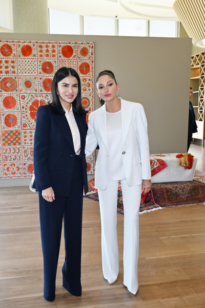 First Lady Mehriban Aliyeva, First Lady Ziroatkhon Mirziyoyeva visit exhibition in Tashkent and view collection of Uzbek national costumes (PHOTO/VIDEO)