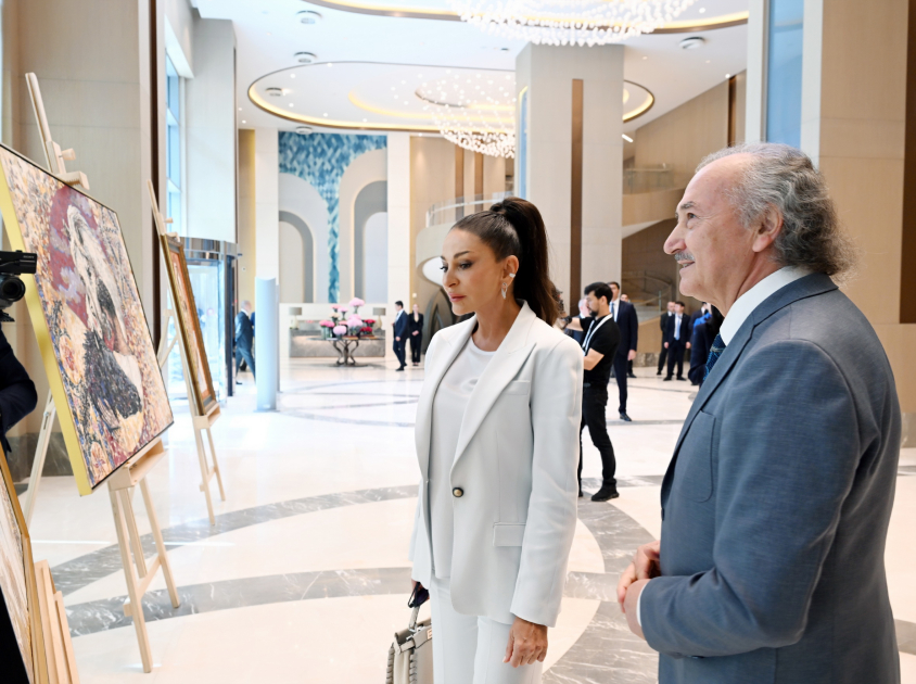 First Lady Mehriban Aliyeva, First Lady Ziroatkhon Mirziyoyeva visit exhibition in Tashkent and view collection of Uzbek national costumes (PHOTO/VIDEO)