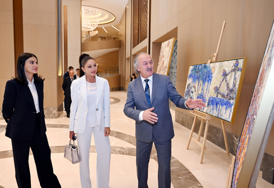 First Lady Mehriban Aliyeva, First Lady Ziroatkhon Mirziyoyeva visit exhibition in Tashkent and view collection of Uzbek national costumes (PHOTO/VIDEO)