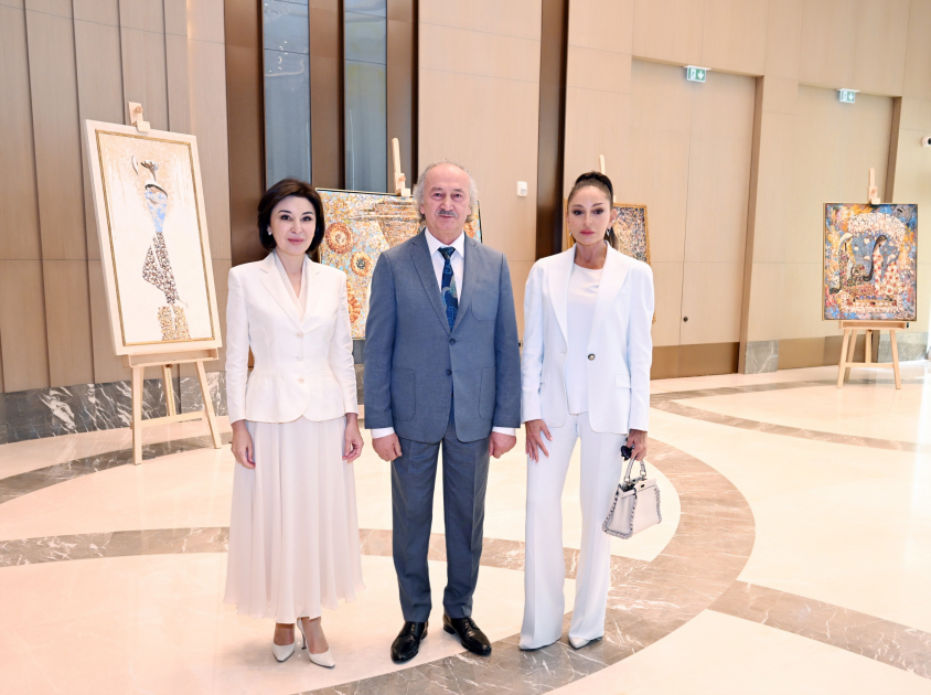 First Lady Mehriban Aliyeva, First Lady Ziroatkhon Mirziyoyeva visit exhibition in Tashkent and view collection of Uzbek national costumes (PHOTO/VIDEO)