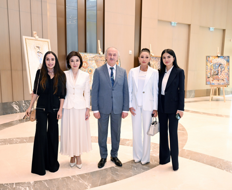 First Lady Mehriban Aliyeva, First Lady Ziroatkhon Mirziyoyeva visit exhibition in Tashkent and view collection of Uzbek national costumes (PHOTO/VIDEO)