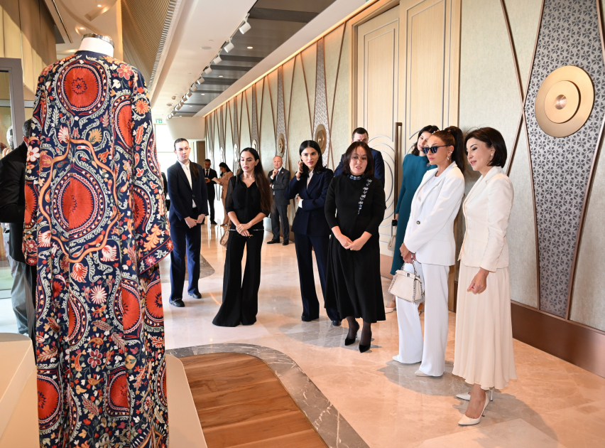 First Lady Mehriban Aliyeva, First Lady Ziroatkhon Mirziyoyeva visit exhibition in Tashkent and view collection of Uzbek national costumes (PHOTO/VIDEO)