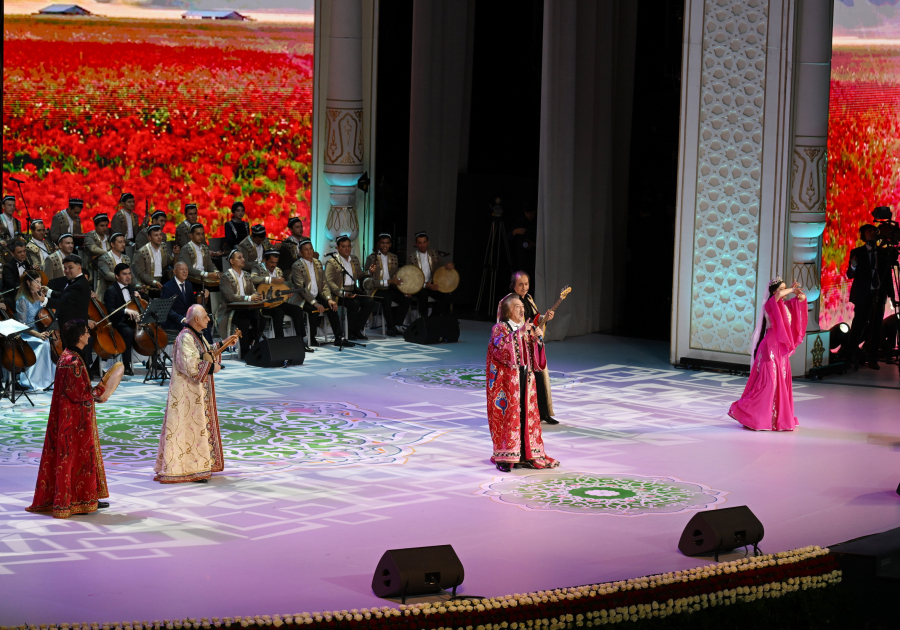 President Ilham Aliyev, First Lady Mehriban Aliyeva attend gala concert of masters of arts of Azerbaijan and Uzbekistan in Tashkent (PHOTO/VIDEO)