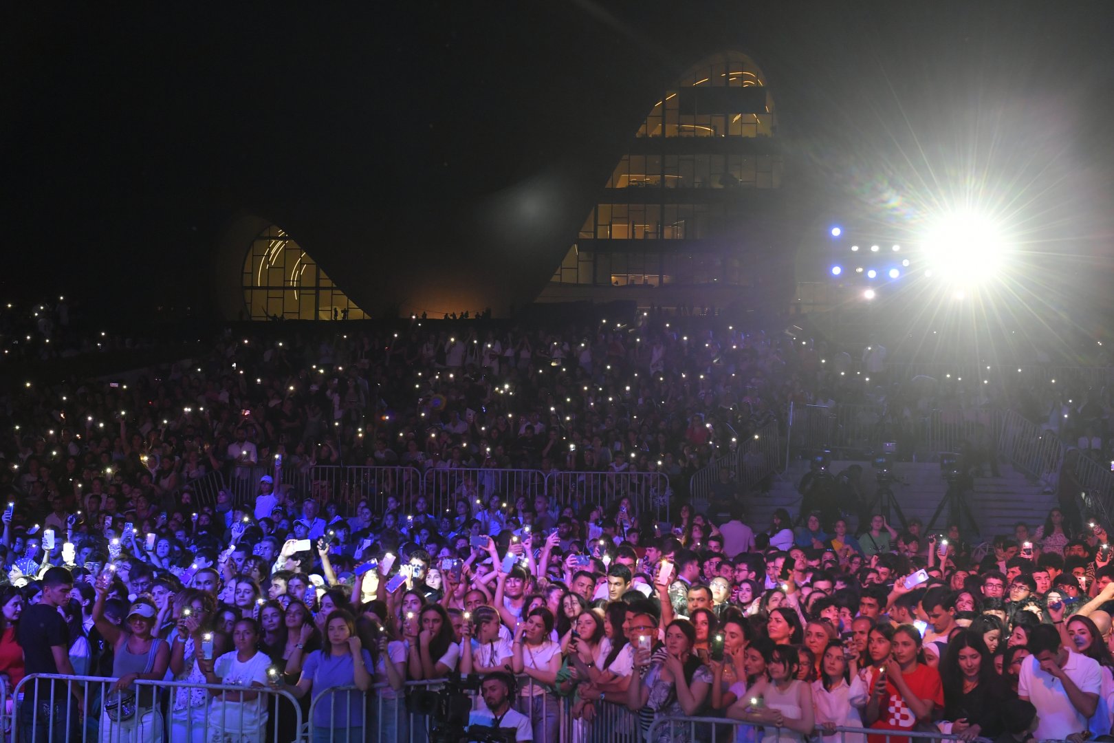 Final concert of Summer Festival held at Heydar Aliyev Center park (PHOTO/VIDEO)