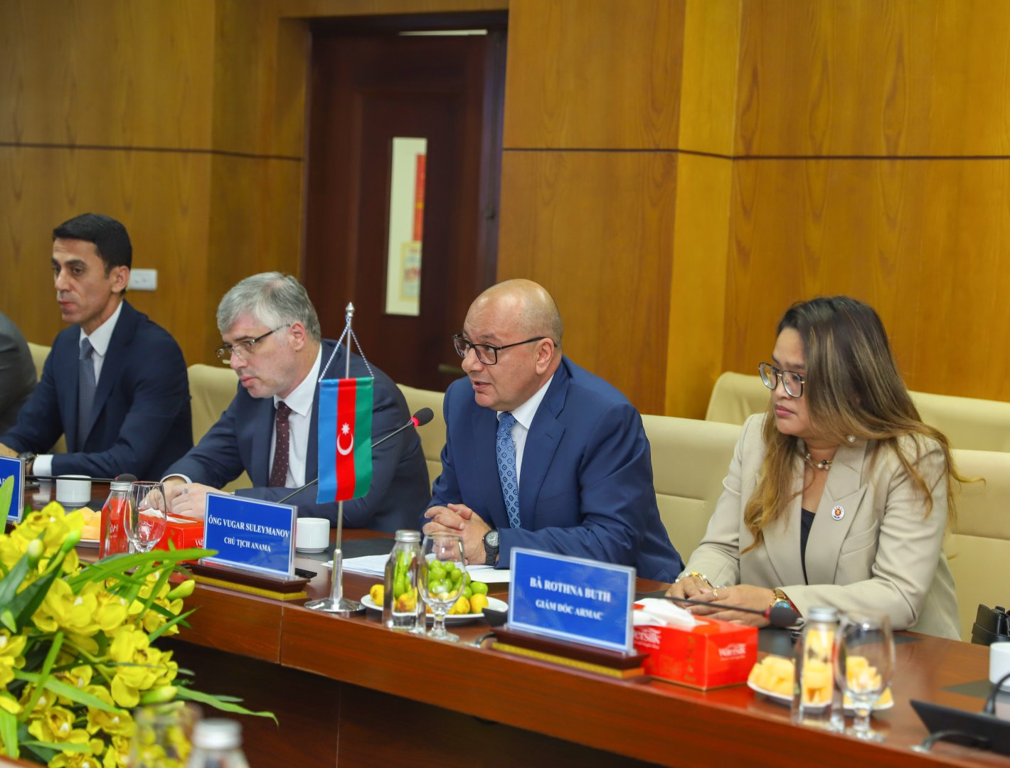 Azerbaijan discusses co-op opportunities with Vietnam in combating mine threats (PHOTO)