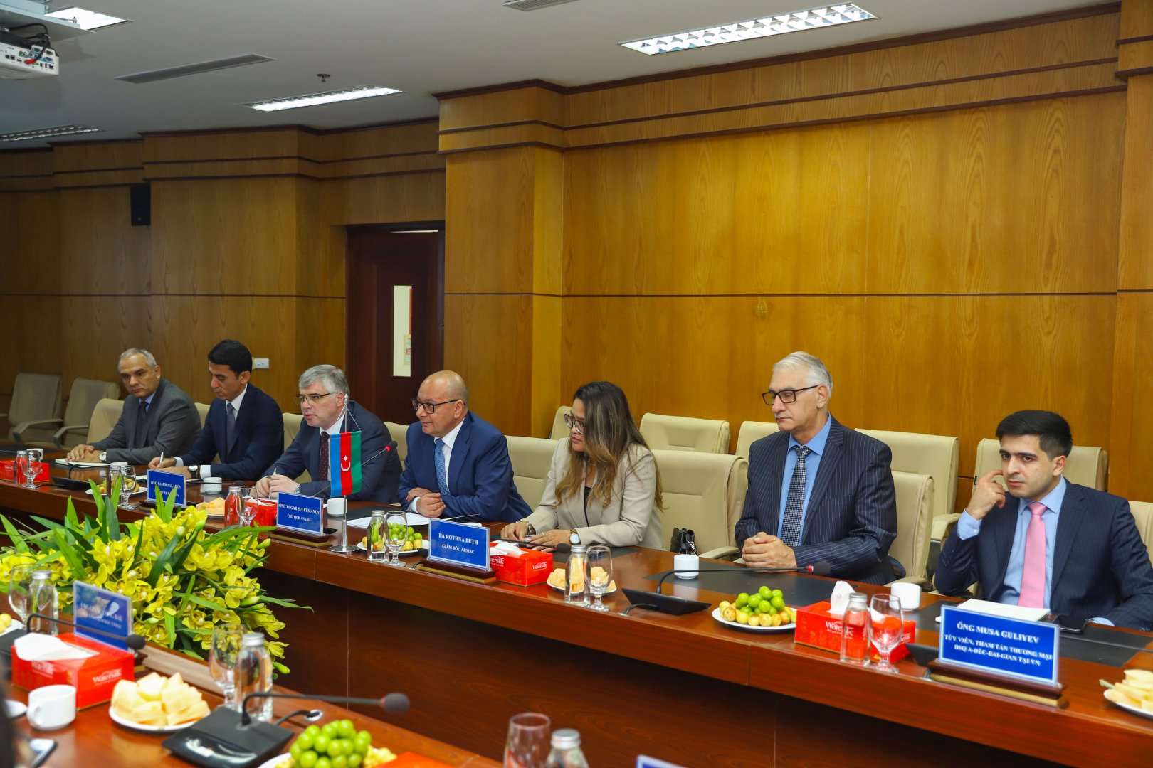 Azerbaijan discusses co-op opportunities with Vietnam in combating mine threats (PHOTO)
