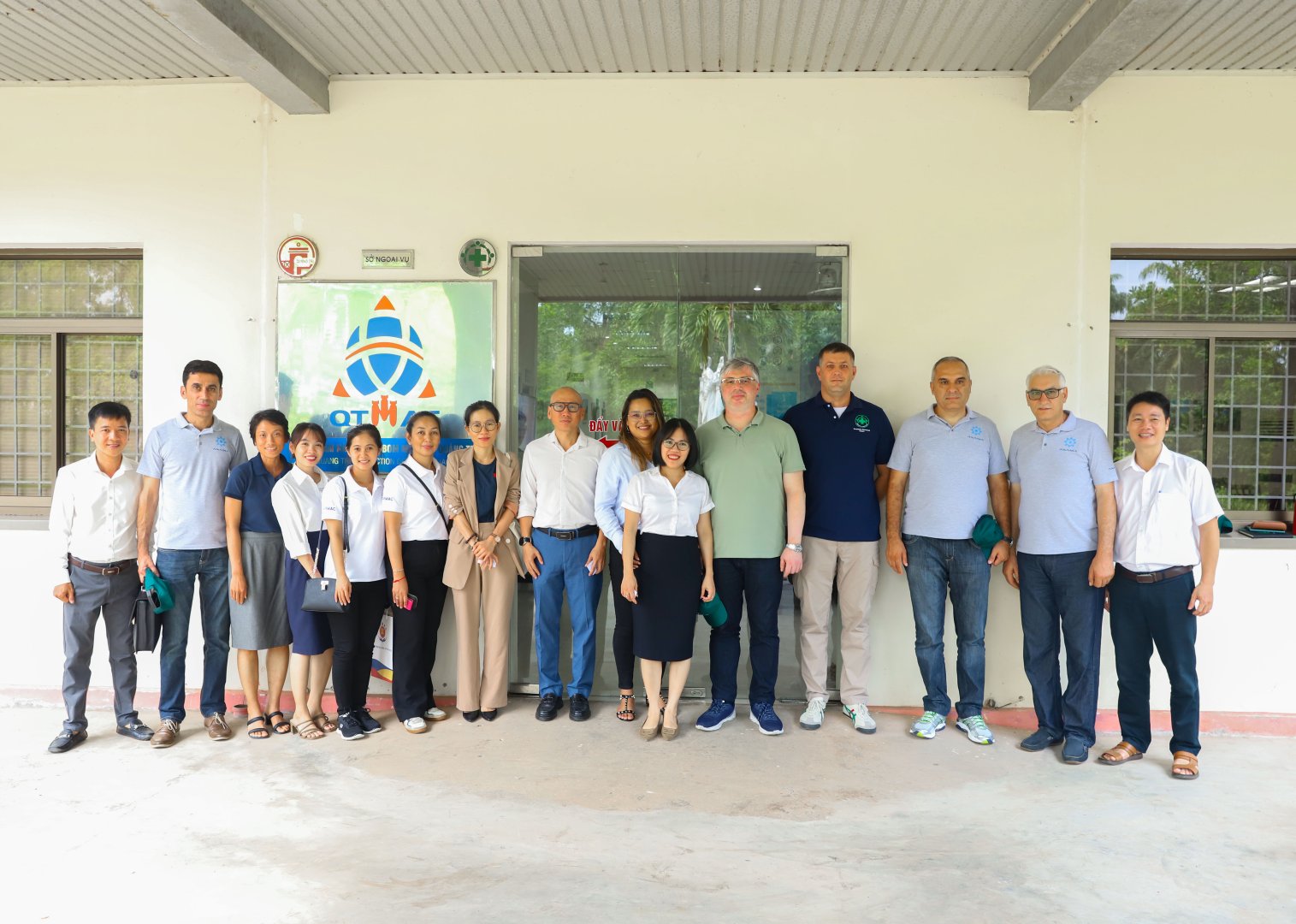Azerbaijan discusses co-op opportunities with Vietnam in combating mine threats (PHOTO)
