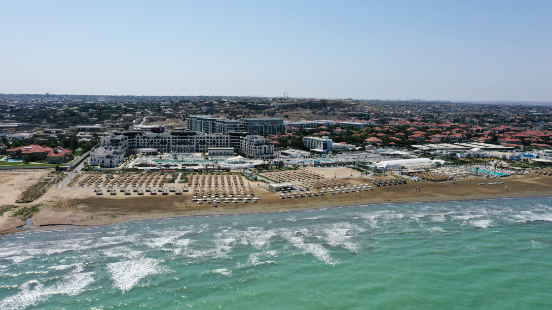 President Ilham Aliyev and First Lady Mehriban Aliyeva attend inauguration of LANDAU School and “The Grand” apart hotel at Sea Breeze Resort (PHOTO/VIDEO)