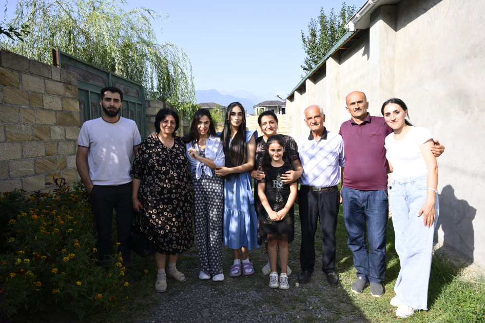 Vice-President of Heydar Aliyev Foundation Leyla Aliyeva meets participants of “Young beekeeper" project in Gabala (PHOTO)
