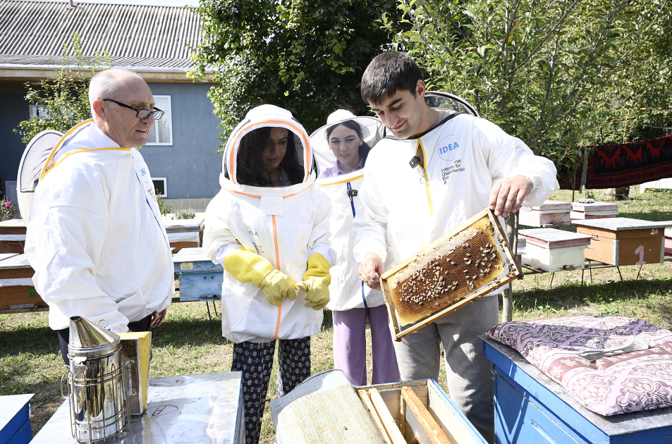 Vice-President of Heydar Aliyev Foundation Leyla Aliyeva meets participants of “Young beekeeper" project in Gabala (PHOTO)