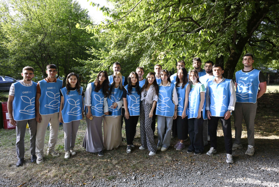 Vice-President of Heydar Aliyev Foundation Leyla Aliyeva meets participants of “Young beekeeper" project in Gabala (PHOTO)