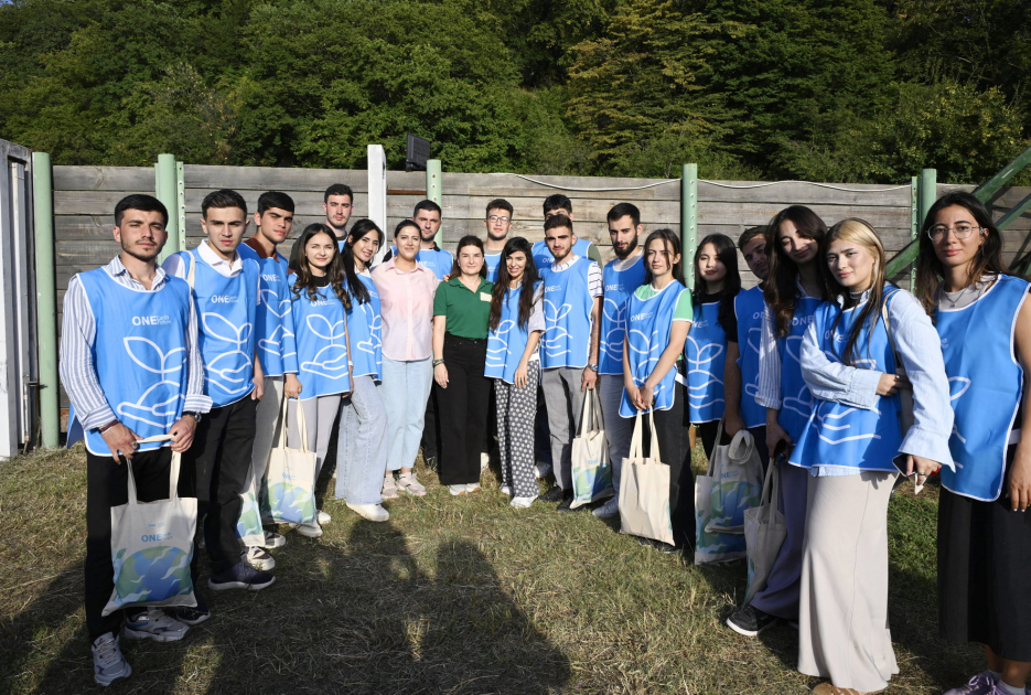 Vice-President of Heydar Aliyev Foundation Leyla Aliyeva meets participants of “Young beekeeper" project in Gabala (PHOTO)