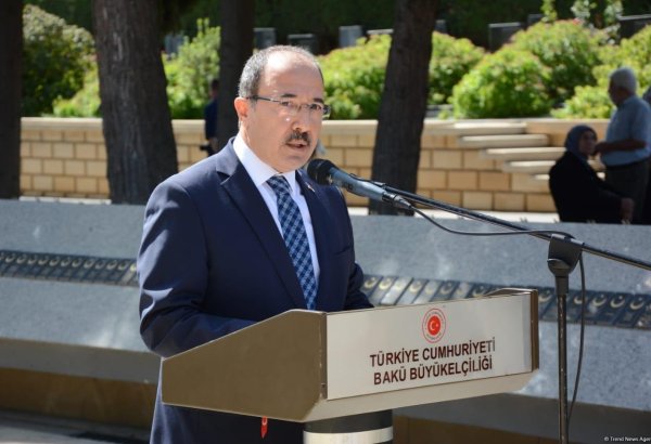 Outgoing Turkish ambassador in Azerbaijan hands over post to his successor (PHOTO)