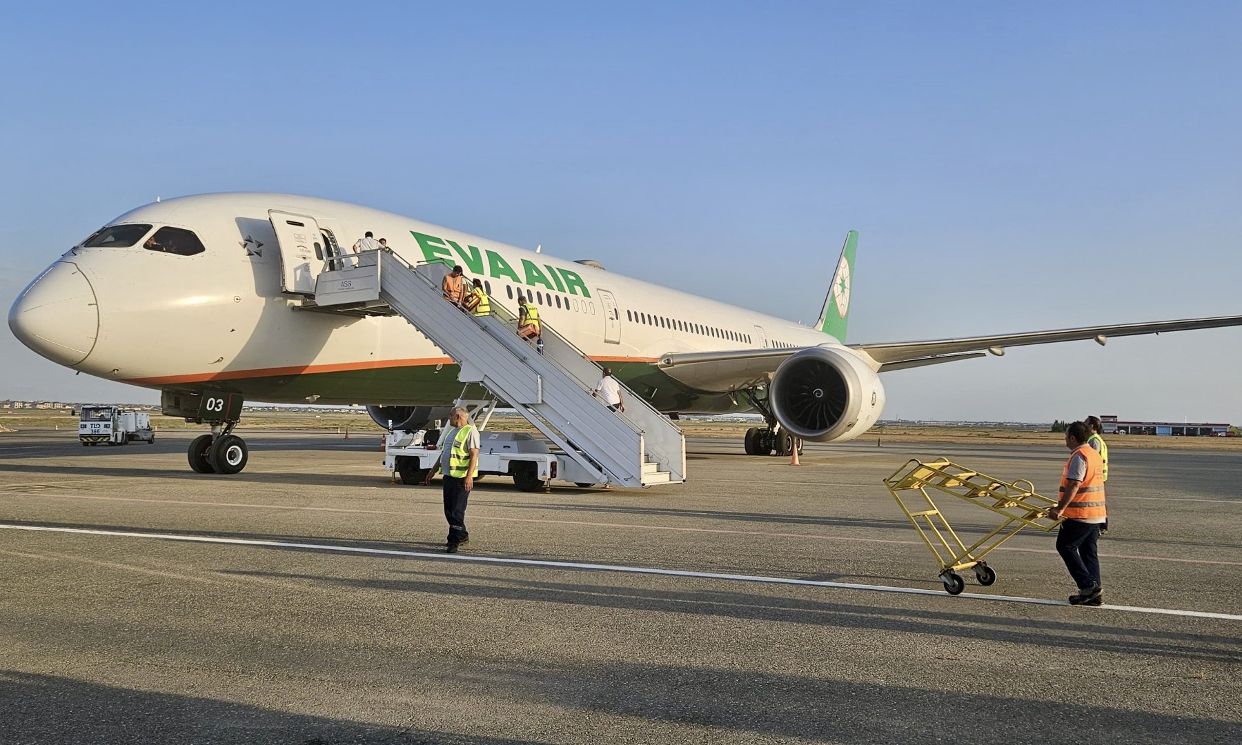 Eva Airways plane makes emergency landing at Heydar Aliyev Int'l Airport
