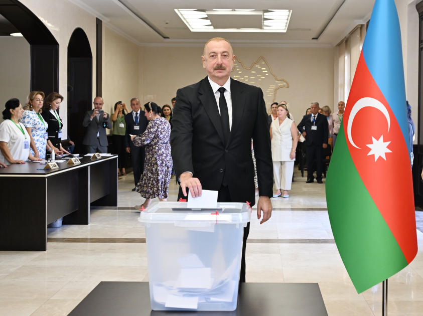 President Ilham Aliyev, First Lady Mehriban Aliyeva, their daughter Leyla Aliyeva cast votes in parliamentary elections (PHOTO/VIDEO)