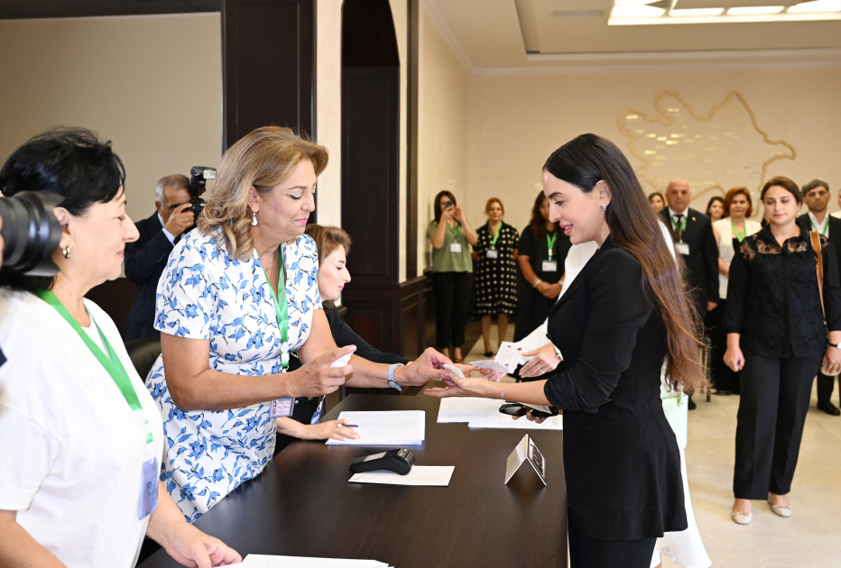 President Ilham Aliyev, First Lady Mehriban Aliyeva, their daughter Leyla Aliyeva cast votes in parliamentary elections (PHOTO/VIDEO)