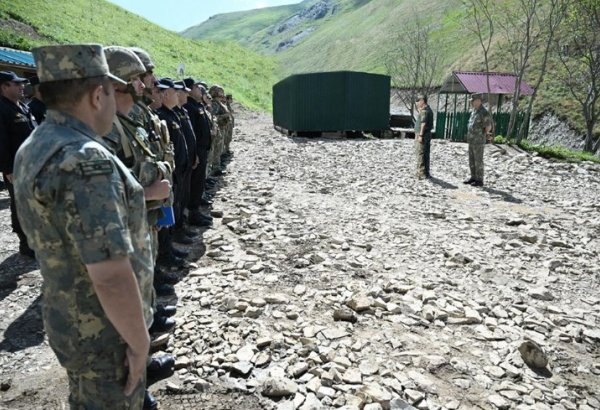 Azerbaijani defence ministry seniors inspect unit combat training